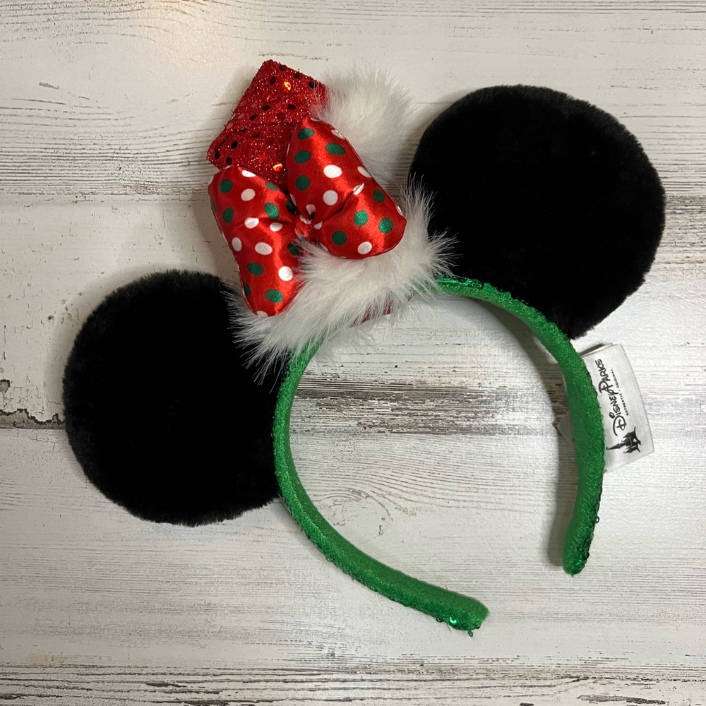 Disney parks sequin sat a Christmas ears